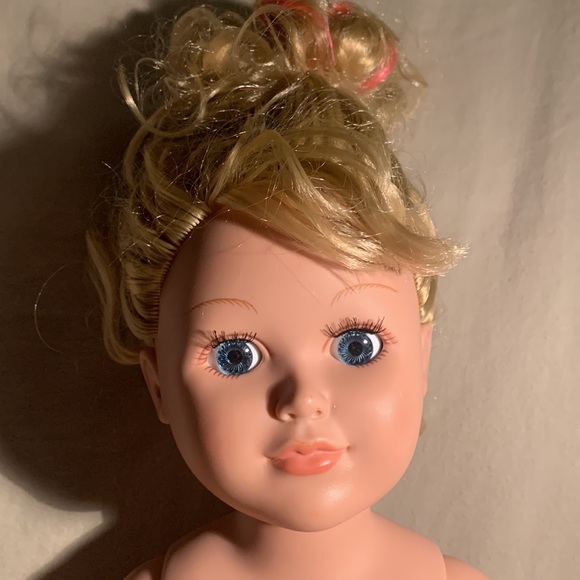 2013 blonde doll blue eyes - Picture 4 of 17